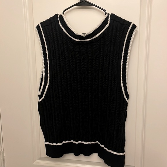 Abercrombie & Fitch Vest Sweater - Picture 2 of 2